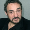  г- (John Rhys-Davies):    ()